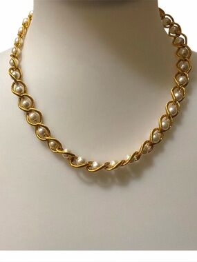 Vintage 1995 Napier Hampton Court Faux Pearl Gold Tone Necklace Signed 18”